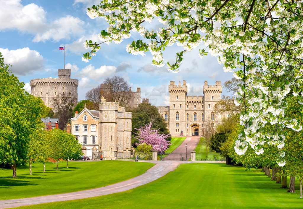 Spring Walk to Windsor Castle in London Suburbs