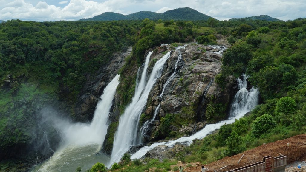 Majestic Gaganachukki Falls in Shivanasumdra, Karnataka