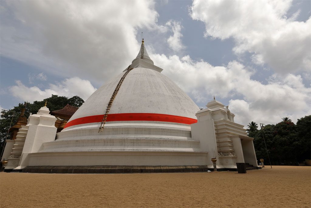 Kelaniya Raja Maha Vihara Temple in Colombo