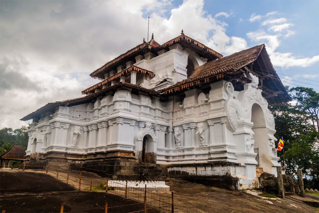 Lankatilaka Temple in Kandy, Sri Lanka