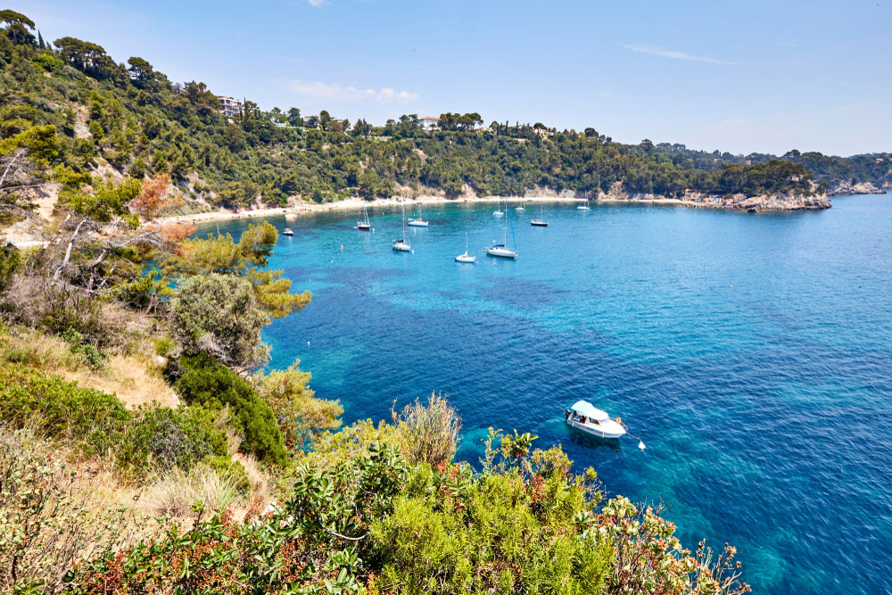 Toulon: Coastal Retreat